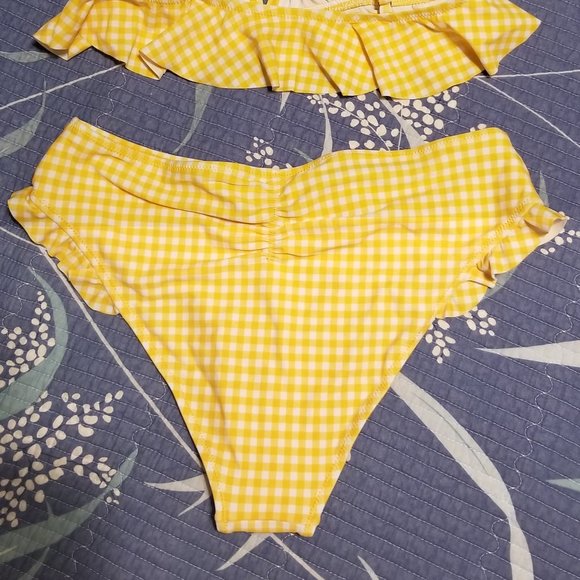 CUPSHE  Ruffled Bikini Swimsuit Yellow/White Gingham Size: Medium - Picture 6 of 6